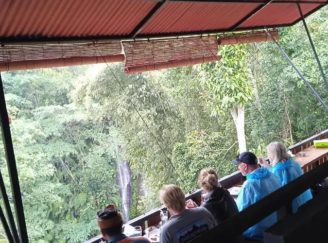 カプセルホテル Tutub Waterfall View