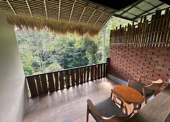 カプセルホテル Tutub Waterfall View